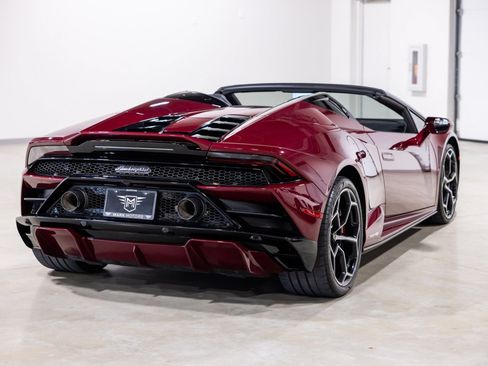 Used 2022 Lamborghini Huracan EVO RWD image 9