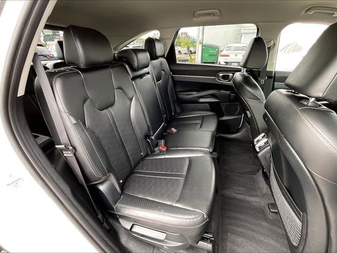 Used 2024 Kia Sorento S image 24