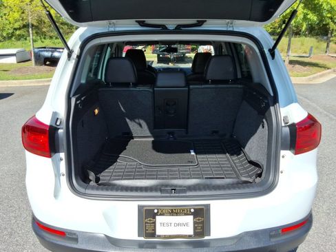 Used 2017 Volkswagen Tiguan SEL FWD image 16