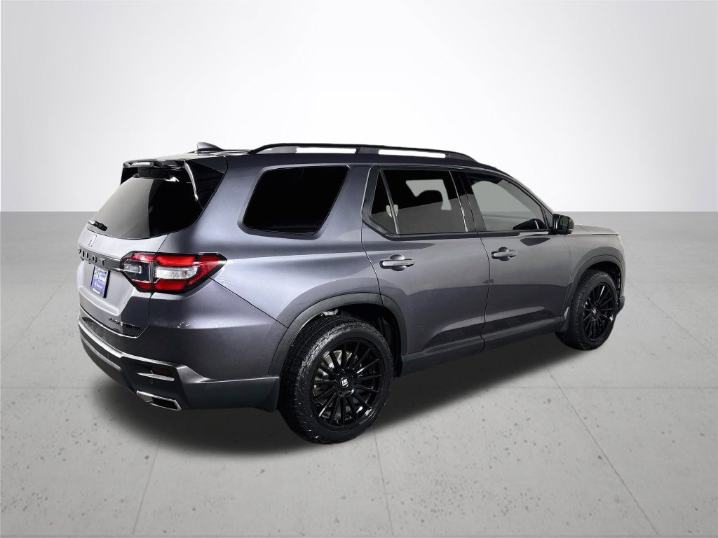 Used 2025 Honda Pilot Black Edition image 6