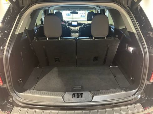 Used 2021 Ford Explorer XLT w/ Equipment Group 202A AWD/4WD image 21