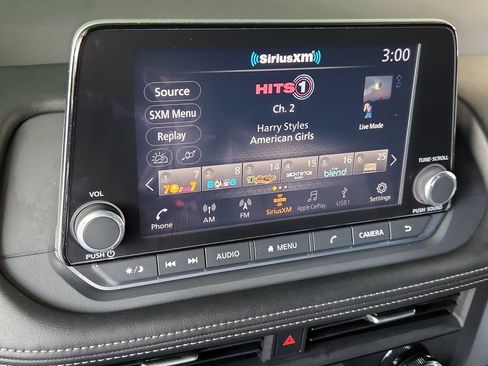 Used 2025 Nissan Rogue SV AWD/4WD image 18