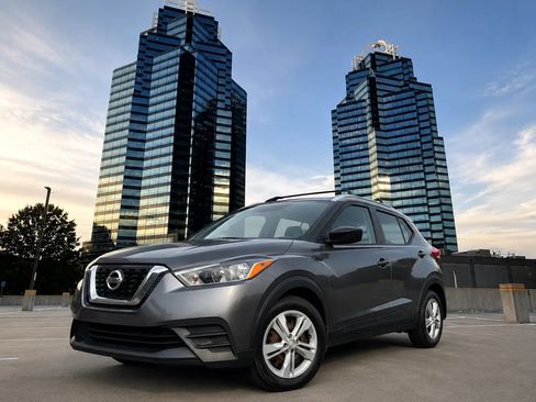 Used 2018 Nissan Kicks S w/ Exterior Package FWD image 1