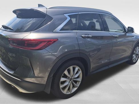 Used 2019 INFINITI QX50 Essential w/ Premium Heat Package AWD/4WD image 3