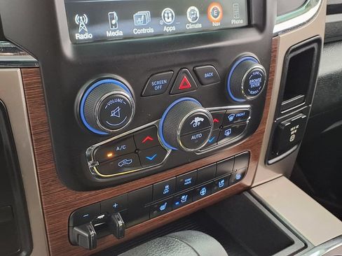 Used 2013 RAM 1500 Laramie w/ Convenience Group AWD/4WD image 10