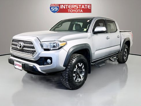 Used 2016 Toyota Tacoma TRD Sport image 3