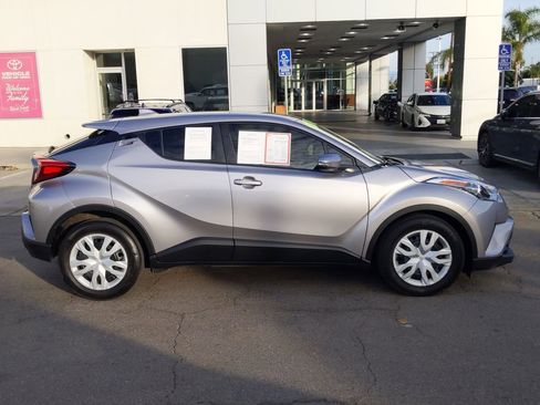 Used 2019 Toyota C-HR LE image 2