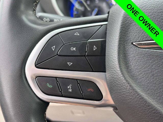 Used 2023 Chrysler Pacifica Touring-L FWD image 13