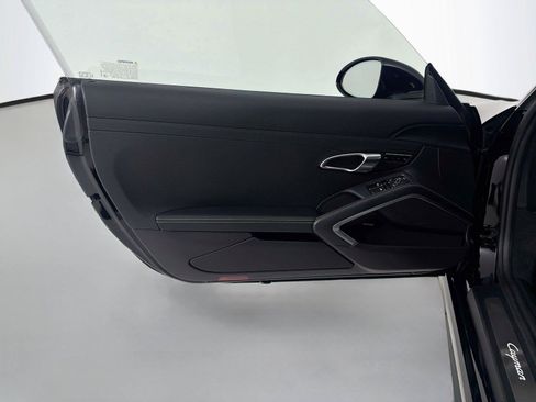 Used 2024 Porsche 718 Cayman RWD image 6
