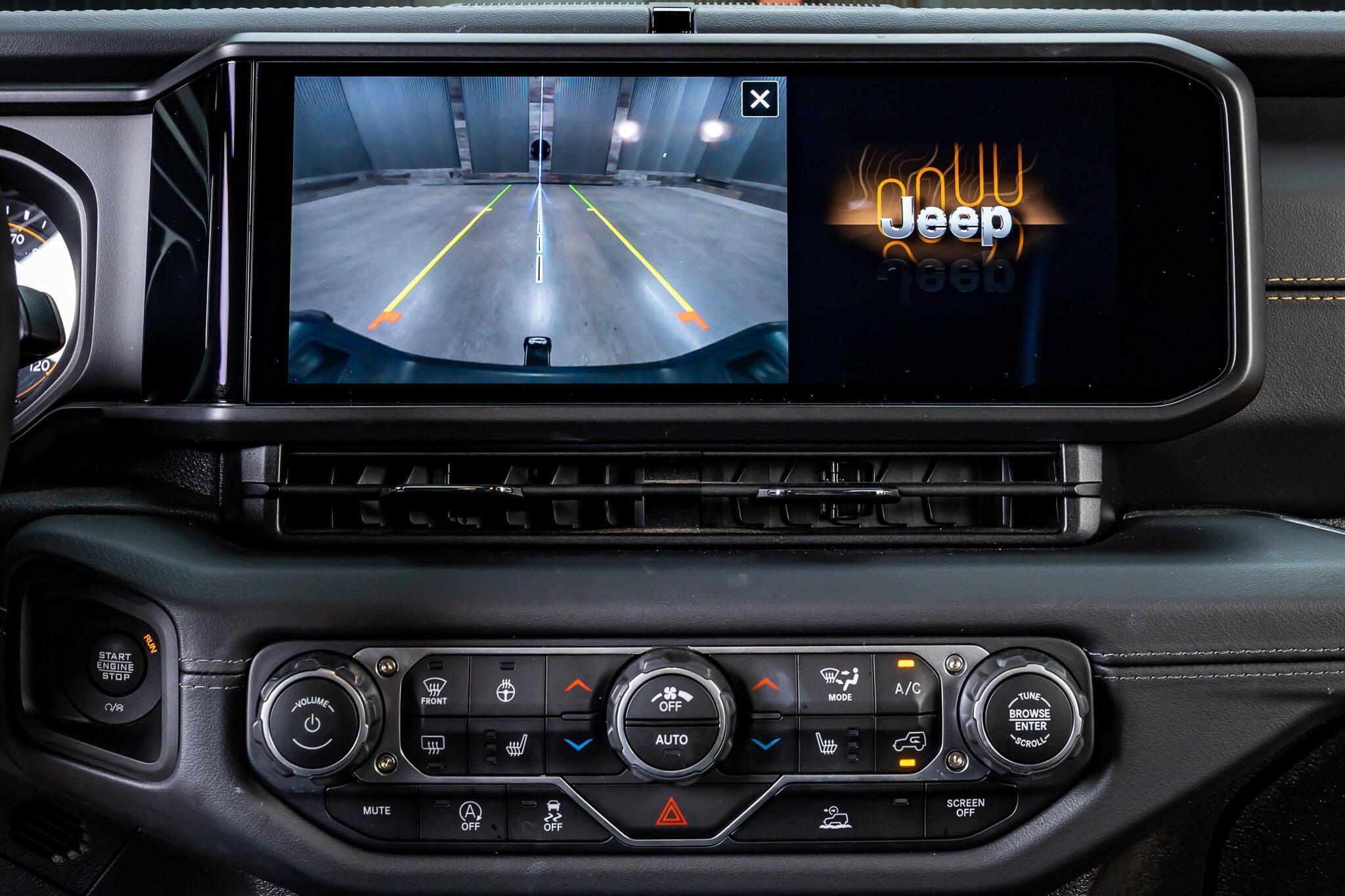 Used 2025 Jeep Gladiator Sport AWD/4WD image 23