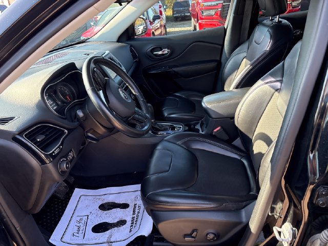 Used 2019 Jeep Cherokee Latitude Plus AWD/4WD image 8