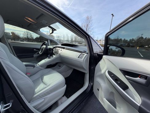 Used 2011 Toyota Prius Three image 18