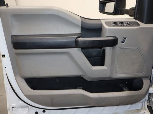Used 2018 Ford F550 2WD Crew Cab Super Duty image 13