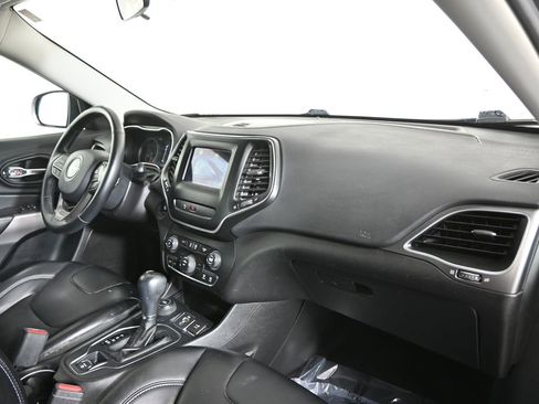 Used 2019 Jeep Cherokee Latitude Plus w/ Cold Weather Group image 14