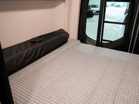 Used 2021 Mercedes-Benz Sprinter 2500 image 50