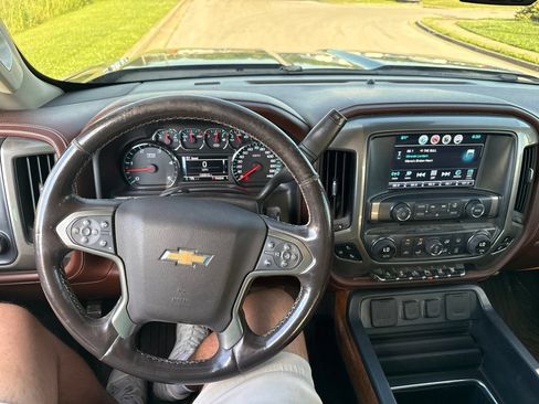 Used 2016 Chevrolet Silverado 2500 High Country w/ Duramax Plus Package AWD/4WD image 7