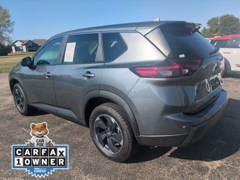 Used 2024 Nissan Rogue SV image 3