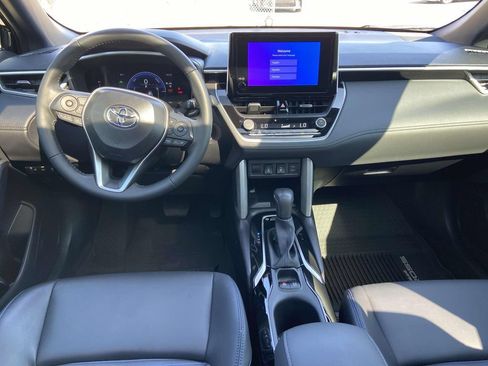 Used 2025 Toyota Corolla Cross AWD Hybrid w/ Convenience Package image 12