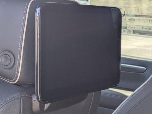 New 2026 Chevrolet Suburban Premier image 17