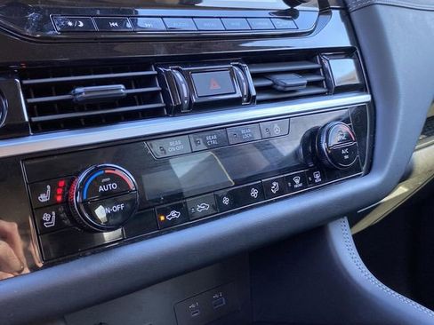 Used 2024 Nissan Pathfinder Platinum image 21