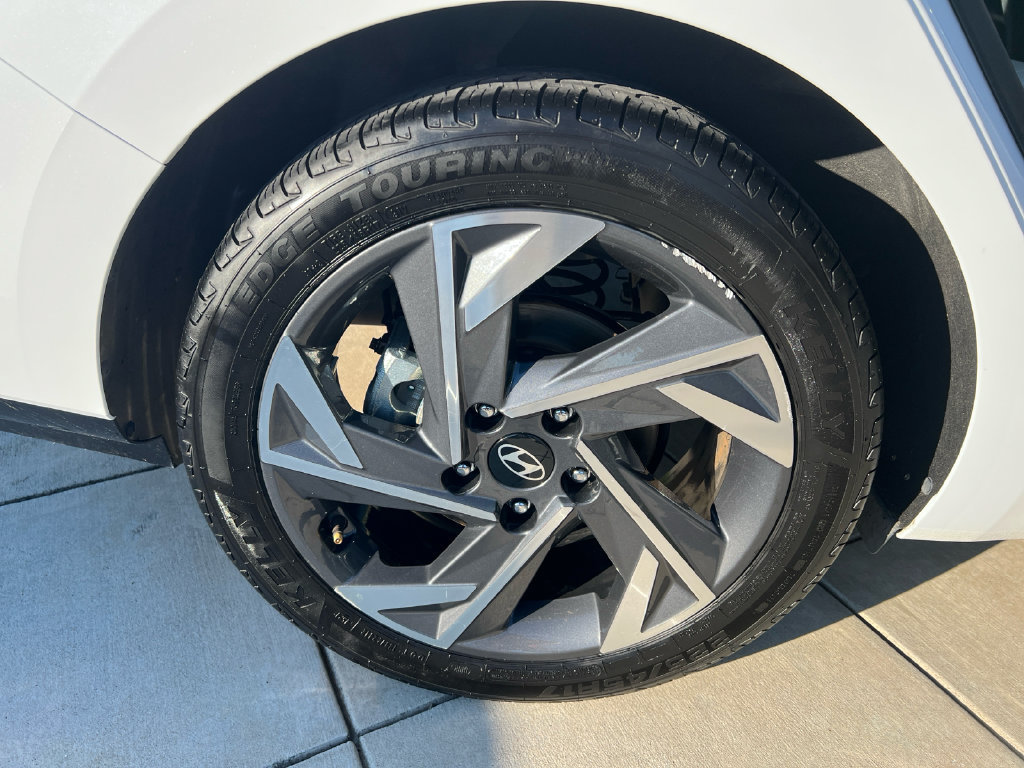 Used 2024 Hyundai Elantra Limited FWD image 8