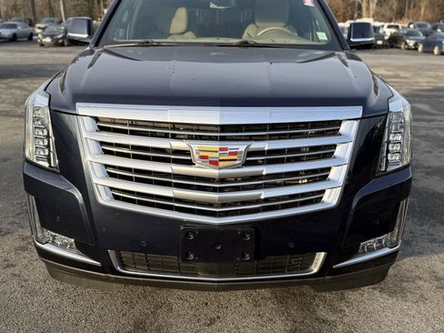 Used 2018 Cadillac Escalade Platinum image 2