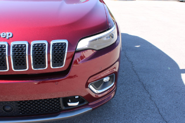 Used 2019 Jeep Cherokee Overland w/ Technology Group AWD/4WD image 42