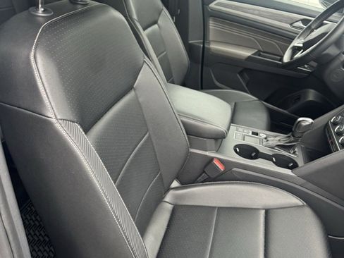 Used 2021 Volkswagen Atlas Cross Sport SE w/ Panoramic Sunroof Package image 14