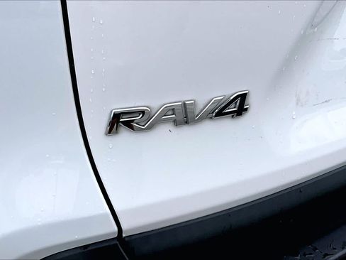 Used 2023 Toyota RAV4 XLE w/ Convenience Package FWD image 31