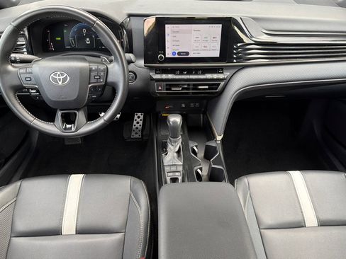 Used 2025 Toyota Camry SE FWD image 17