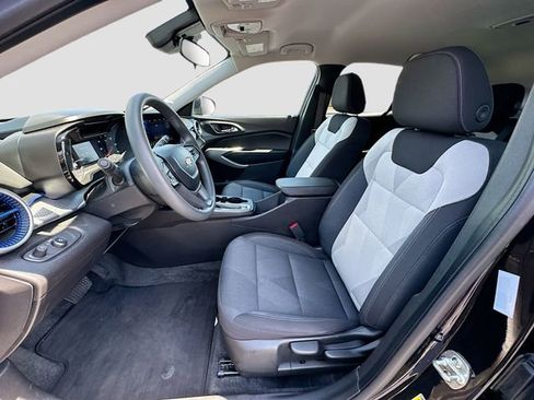 Used 2025 Chevrolet Trax LS FWD image 19