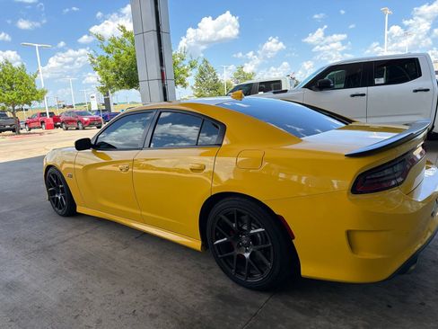 Used 2017 Dodge Charger R/T Scat Pack w/ Beats Audio Group RWD image 15