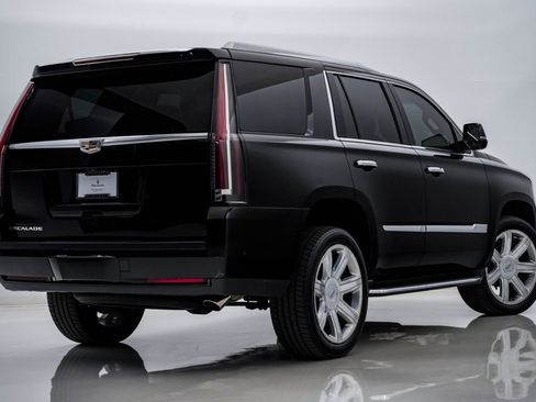 Used 2019 Cadillac Escalade Luxury AWD/4WD image 8