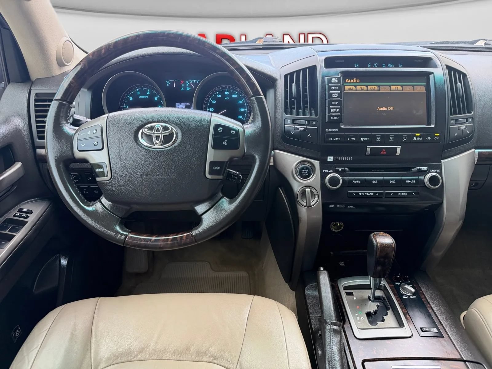 Used 2011 Toyota Land Cruiser w/ Upgrade Pkg AWD/4WD image 25