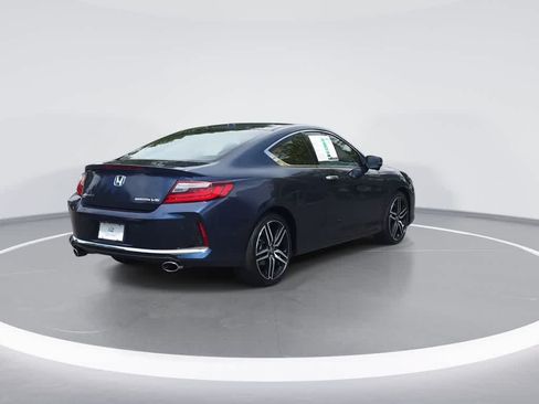 Used 2017 Honda Accord Touring image 8