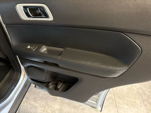 Used 2014 Ford Explorer XLT w/ Equipment Group 202A image 24