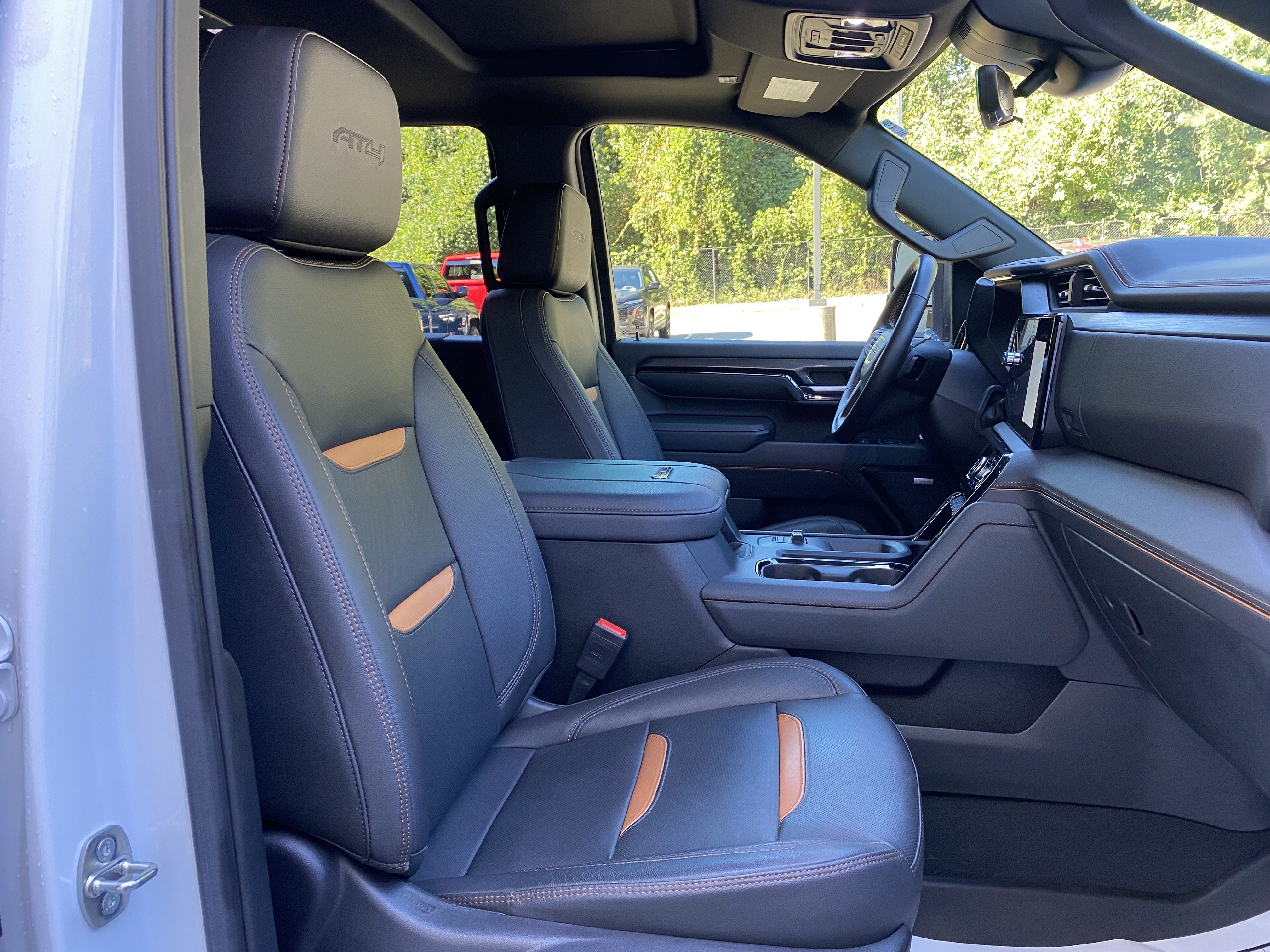 Used 2024 GMC Sierra 2500 AT4 w/ AT4 Premium Plus Package AWD/4WD image 38