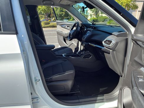 Used 2023 Chevrolet TrailBlazer LT FWD image 47