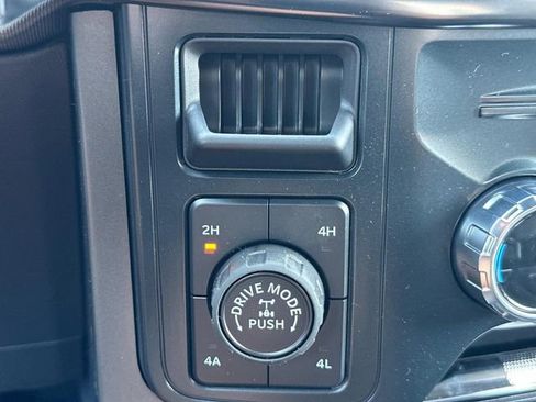 New 2025 Ford F150 Lariat w/ FX4 Off-Road Package image 32