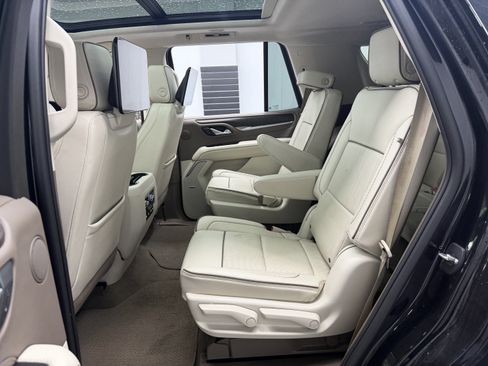 Used 2023 GMC Yukon Denali w/ Advanced Technology Package AWD/4WD image 32