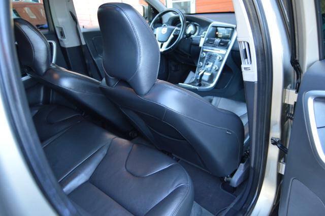 Used 2015 Volvo XC60 T5 Premier w/ Proximity Package FWD image 54