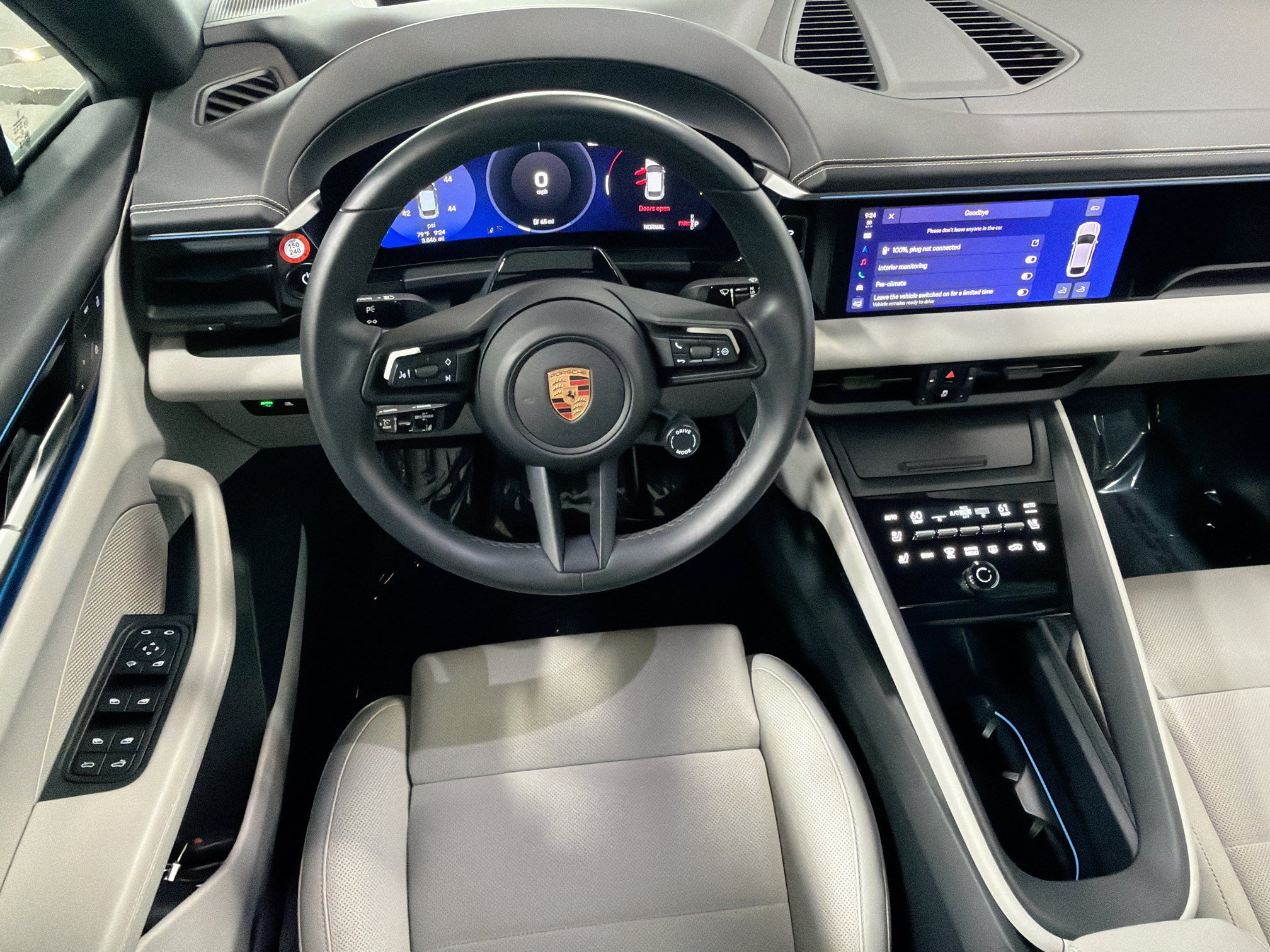 Certified 2026 Porsche Macan 4S Electric AWD/4WD image 17