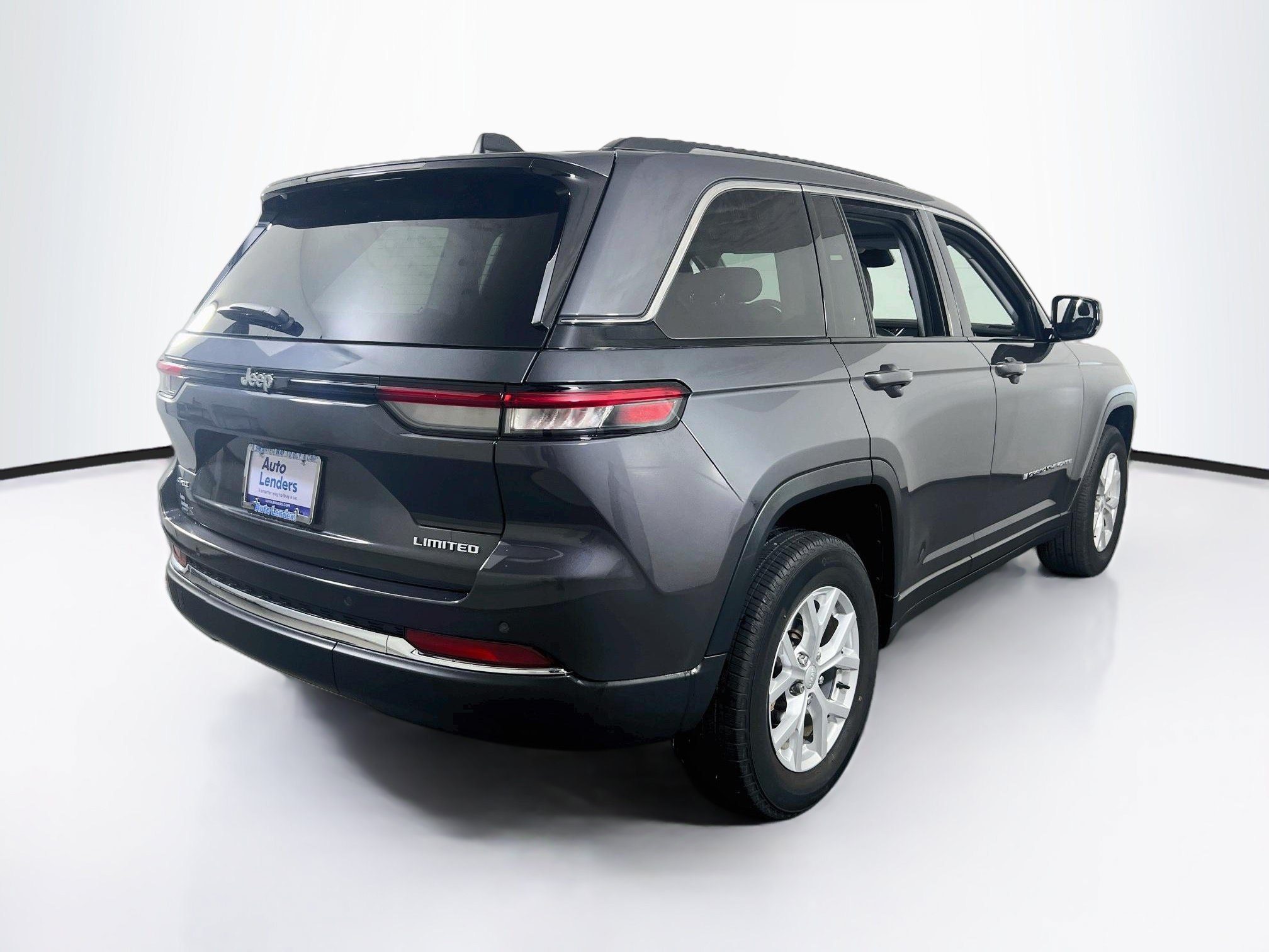 Used 2023 Jeep Grand Cherokee Limited AWD/4WD image 5