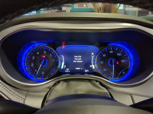 Used 2025 Chrysler Pacifica Limited FWD image 15