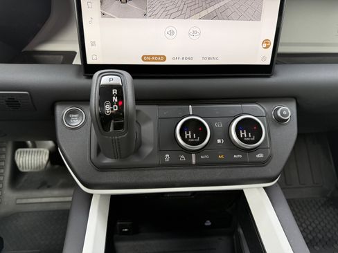 Certified 2025 Land Rover Defender 110 S AWD/4WD image 28