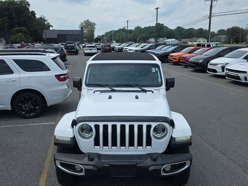 Used 2023 Jeep Wrangler Unlimited Sahara w/ LED Lighting Group AWD/4WD image 3