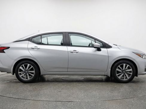 Used 2025 Nissan Versa SV FWD image 11