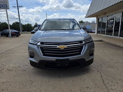 Used 2023 Chevrolet Traverse LT w/ LPO, Cargo Package AWD/4WD image 2