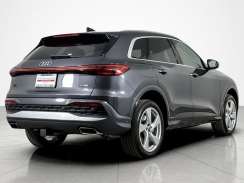 Used 2025 Audi Q5 Premium Plus w/ Premium Plus AWD/4WD image 5