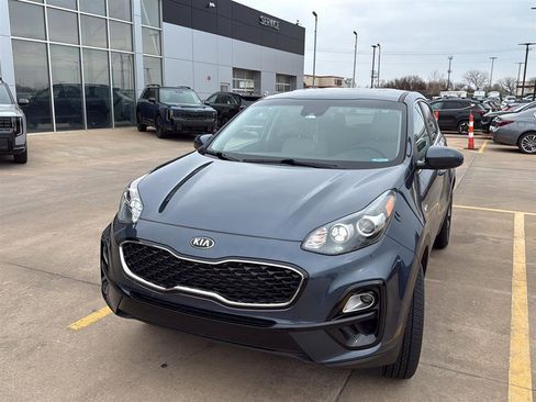Used 2020 Kia Sportage LX image 2